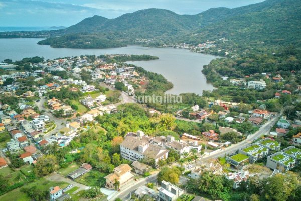 Apartamento à venda com 187m², 4 quartos, 2 suítes, 3 vagas no bairro Lagoa da Conceição em Florianópolis