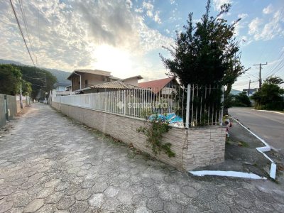 Casa para alugar ou comprar com 170m², 4 quartos, 2 suítes, 4 vagas no bairro Armação em Florianópolis - Foto 25
