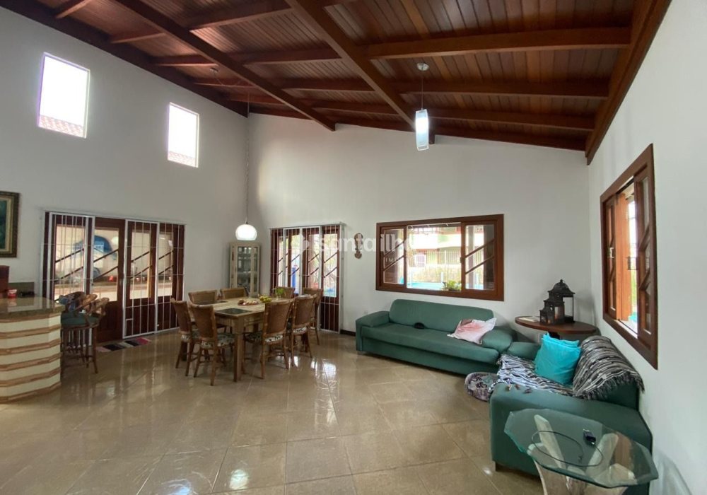 Casa para alugar ou comprar com 170m², 4 quartos, 2 suítes, 4 vagas no bairro Armação em Florianópolis - Foto 1