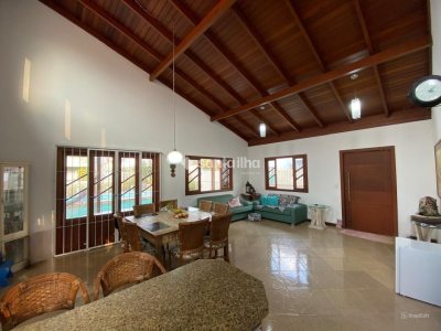 Casa para alugar ou comprar com 170m², 4 quartos, 2 suítes, 4 vagas no bairro Armação em Florianópolis - Foto 10