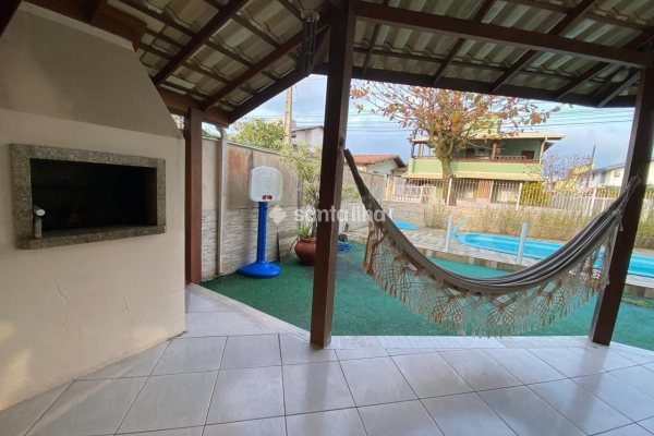 Casa para alugar ou comprar com 170m², 4 quartos, 2 suítes, 4 vagas no bairro Armação em Florianópolis