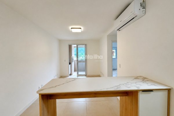 Apartamento à venda com 65m², 2 quartos, 1 suíte, 2 vagas no bairro Itacorubi em Florianópolis