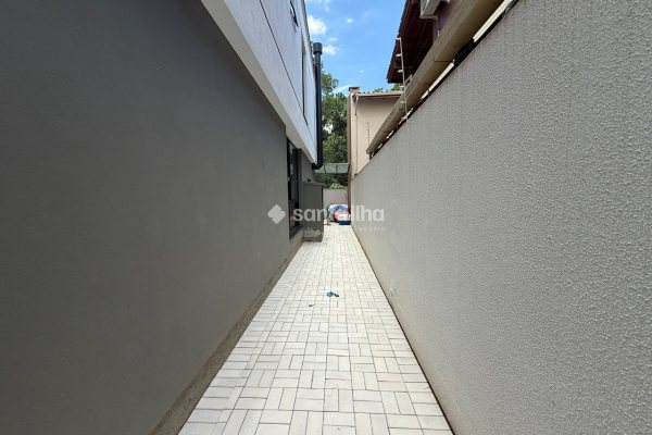 Casa à venda com 123m², 3 quartos, 1 suíte, 1 vaga no bairro Campeche em Florianópolis
