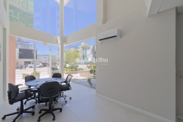 Loja à venda com 77m², 1 vaga no bairro Trindade em Florianópolis