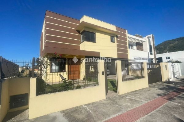 Casa à venda com 184m², 3 quartos, 1 suíte, 1 vaga no bairro Ribeirão da Ilha em Florianópolis
