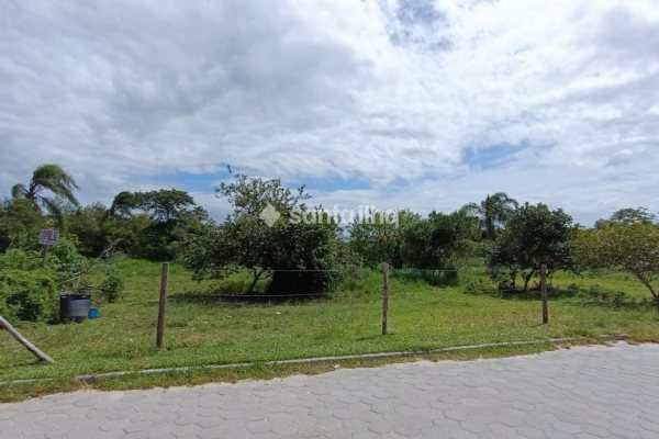 Terreno à venda com 2.600m², 1 vaga no bairro Morro das Pedras em Florianópolis