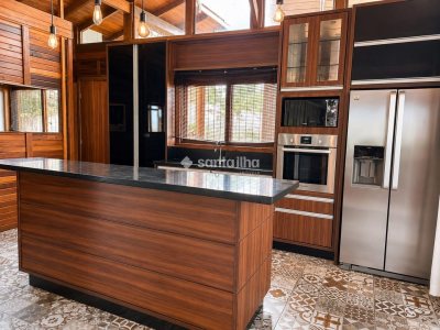 Casa à venda com 240m², 4 quartos, 3 suítes, 2 vagas no bairro Pântano do Sul em Florianópolis - Foto 9
