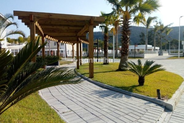 Casa em Condomínio à venda com 101m², 3 quartos, 1 suíte, 1 vaga no bairro Morro das Pedras em Florianópolis