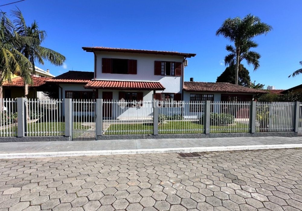 Casa à venda com 135m², 3 quartos, 1 suíte, 4 vagas no bairro Ribeirão da Ilha em Florianópolis - Foto 1