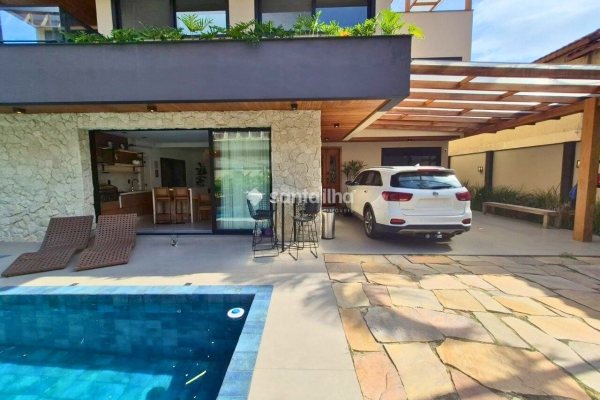 Casa à venda com 350m², 5 quartos, 3 suítes, 4 vagas no bairro Campeche em Florianópolis