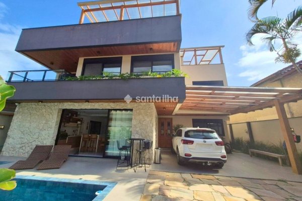 Casa à venda com 350m², 5 quartos, 3 suítes, 4 vagas no bairro Campeche em Florianópolis