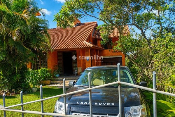 Casa à venda com 178m², 3 quartos, 1 suíte, 2 vagas no bairro Cacupé em Florianópolis