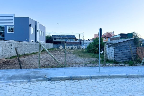 Terreno à venda com 468m² no bairro Rio Tavares em Florianópolis