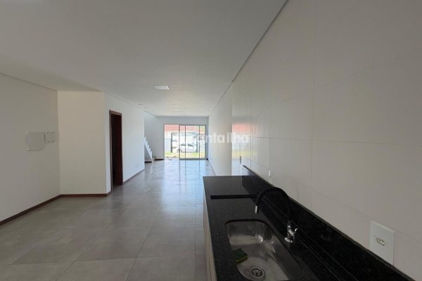 Casa à venda com 123m², 3 quartos, 1 suíte, 1 vaga no bairro Campeche em Florianópolis