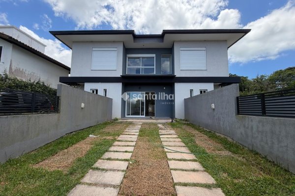 Casa à venda com 123m², 3 quartos, 1 suíte, 1 vaga no bairro Campeche em Florianópolis