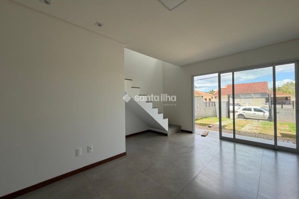 Casa à venda com 123m², 3 quartos, 1 suíte, 1 vaga no bairro Campeche em Florianópolis