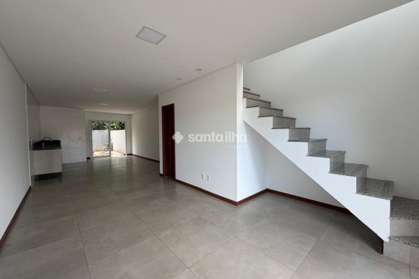 Casa à venda com 123m², 3 quartos, 1 suíte, 1 vaga no bairro Campeche em Florianópolis