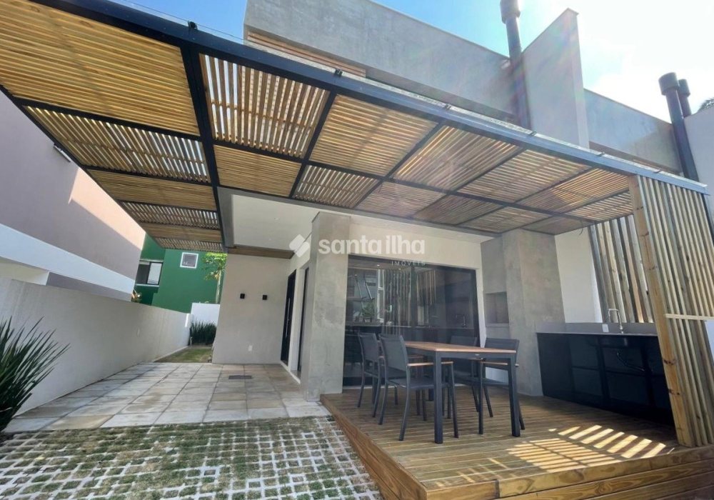 Casa para alugar com 118m², 3 quartos, 1 suíte, 2 vagas no bairro Campeche em Florianópolis - Foto 1