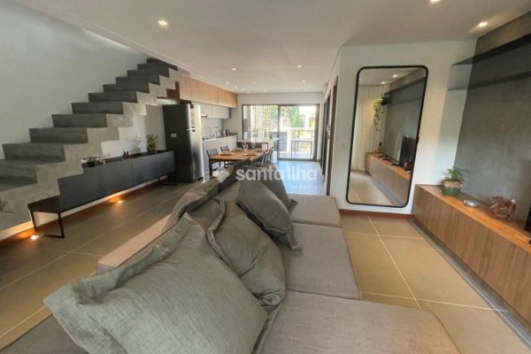Casa para alugar com 118m², 3 quartos, 1 suíte, 2 vagas no bairro Campeche em Florianópolis