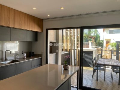 Casa para alugar com 118m², 3 quartos, 1 suíte, 2 vagas no bairro Campeche em Florianópolis - Foto 13