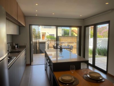 Casa para alugar com 118m², 3 quartos, 1 suíte, 2 vagas no bairro Campeche em Florianópolis - Foto 12