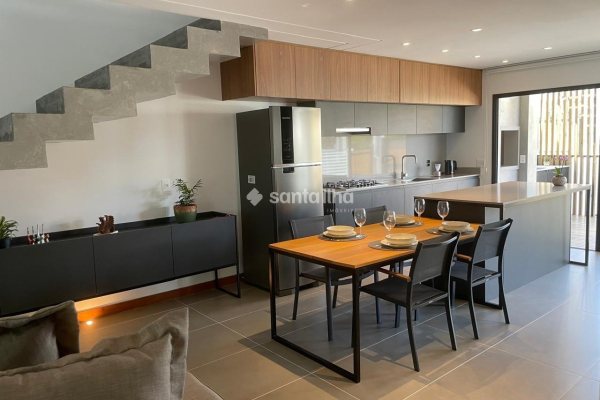 Casa para alugar com 118m², 3 quartos, 1 suíte, 2 vagas no bairro Campeche em Florianópolis
