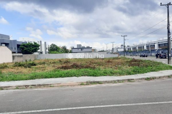 Terreno à venda com 780m², 1 vaga no bairro Campeche em Florianópolis