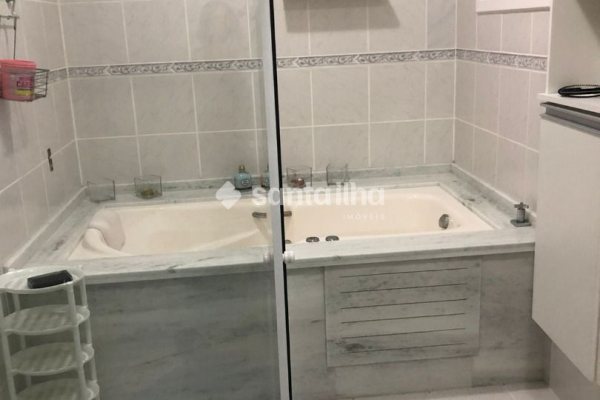 Casa à venda com 222m², 4 quartos, 2 suítes, 4 vagas no bairro Rio Tavares em Florianópolis