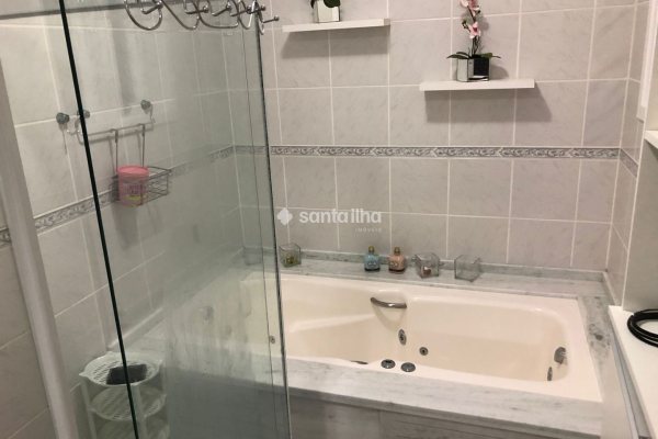 Casa à venda com 222m², 4 quartos, 2 suítes, 4 vagas no bairro Rio Tavares em Florianópolis