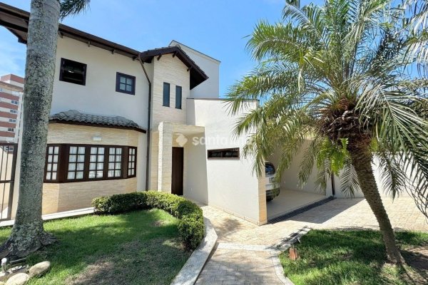 Casa à venda com 220m², 4 quartos, 2 suítes, 2 vagas no bairro Córrego Grande em Florianópolis