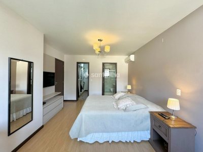 Casa à venda com 220m², 4 quartos, 2 suítes, 2 vagas no bairro Córrego Grande em Florianópolis - Foto 2