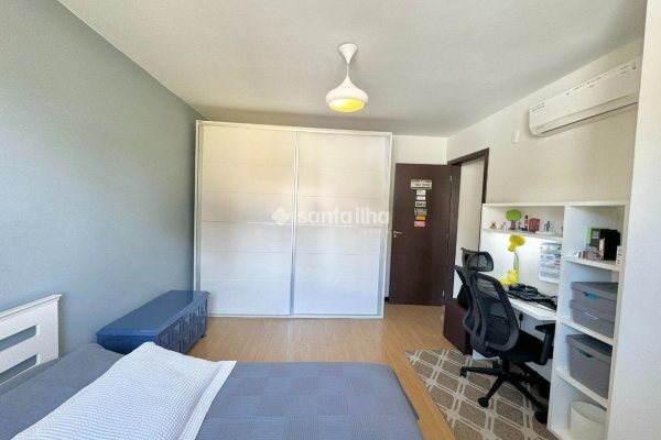 Casa à venda com 220m², 4 quartos, 2 suítes, 2 vagas no bairro Córrego Grande em Florianópolis