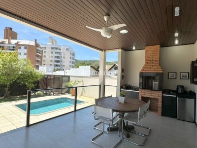 Casa à venda com 220m², 4 quartos, 2 suítes, 2 vagas no bairro Córrego Grande em Florianópolis - Foto 24