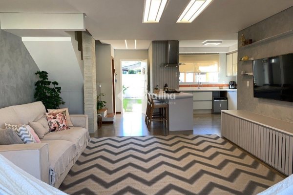 Casa à venda com 175m², 4 quartos, 2 suítes, 2 vagas no bairro Campeche em Florianópolis