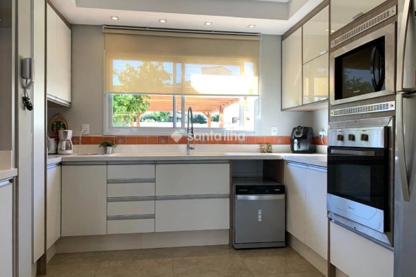 Casa à venda com 175m², 4 quartos, 2 suítes, 2 vagas no bairro Campeche em Florianópolis