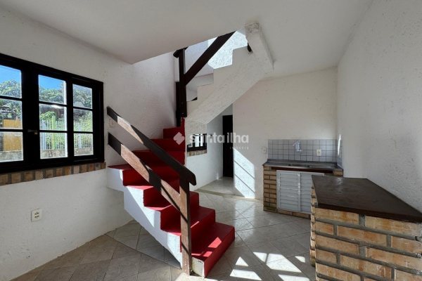 Casa à venda com 100m², 4 quartos, 2 vagas no bairro Rio Tavares em Florianópolis
