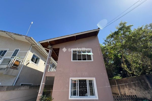 Casa à venda com 90m², 1 quarto, 1 suíte, 2 vagas no bairro Rio Tavares em Florianópolis