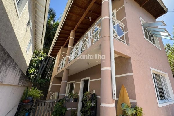 Casa à venda com 90m², 1 quarto, 1 suíte, 2 vagas no bairro Rio Tavares em Florianópolis