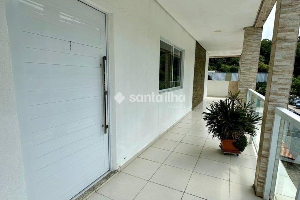 Casa à venda com 350m², 4 quartos, 2 vagas no bairro Rio Tavares em Florianópolis