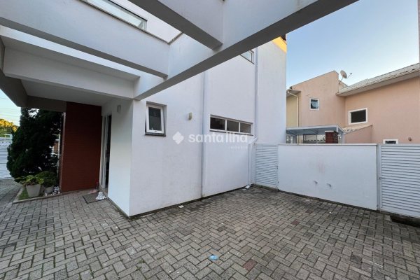 Casa em Condomínio à venda com 144m², 3 quartos, 1 suíte, 1 vaga no bairro Campeche em Florianópolis