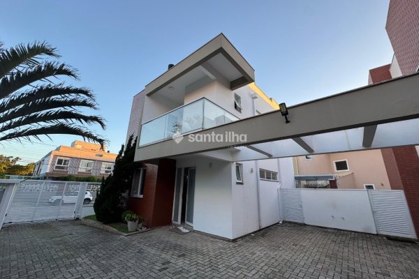 Casa em Condomínio à venda com 144m², 3 quartos, 1 suíte, 1 vaga no bairro Campeche em Florianópolis