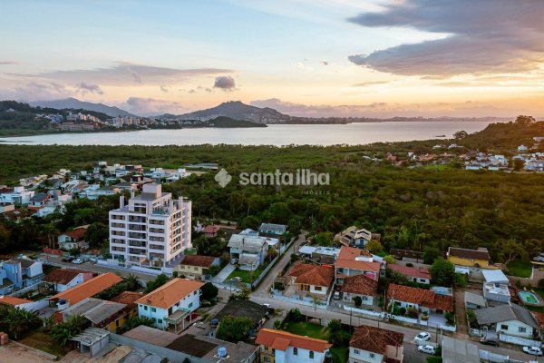 Apartamento à venda com 65m², 2 quartos, 1 suíte, 1 vaga no bairro Cacupé em Florianópolis