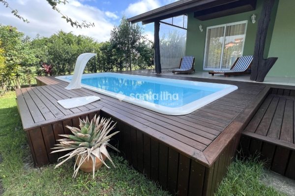 Casa em Condomínio à venda com 214m², 4 quartos, 1 suíte, 4 vagas no bairro Campeche Leste em Florianópolis