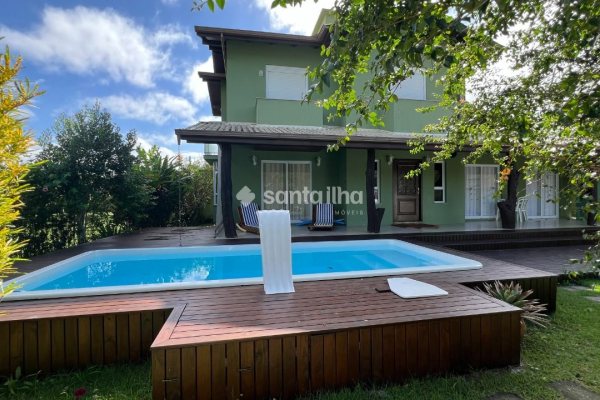 Casa em Condomínio à venda com 214m², 4 quartos, 1 suíte, 4 vagas no bairro Campeche Leste em Florianópolis