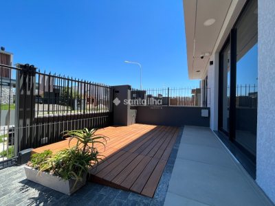 Casa para alugar ou comprar com 158m², 3 quartos, 3 suítes, 2 vagas no bairro Campeche em Florianópolis - Foto 31