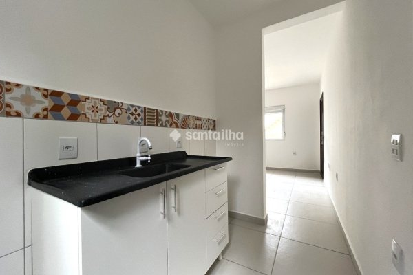 Casa para alugar com 80m², 2 quartos, 1 vaga no bairro Campeche em Florianópolis
