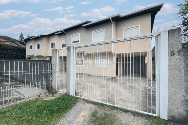 Casa para alugar com 80m², 2 quartos, 1 vaga no bairro Campeche em Florianópolis