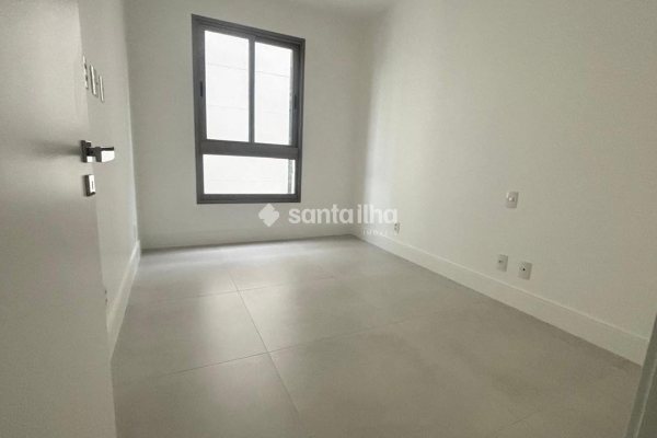 Apartamento à venda com 64m², 2 quartos, 1 suíte, 1 vaga no bairro Centro em Florianópolis
