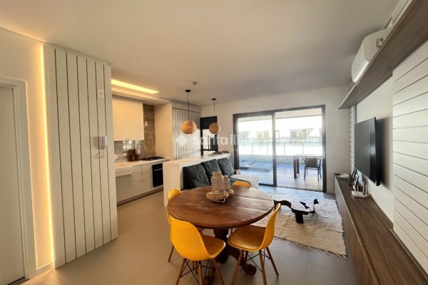 Apartamento para alugar ou comprar com 160m², 3 quartos, 1 suíte, 2 vagas no bairro Morro das Pedras em Florianópolis