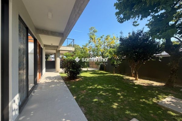 Casa à venda com 550m², 6 quartos, 6 suítes, 6 vagas no bairro Campeche em Florianopolis